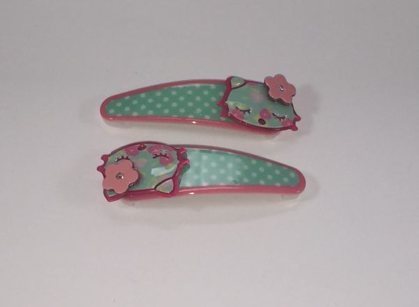 Patterned snap clips with kitty shape