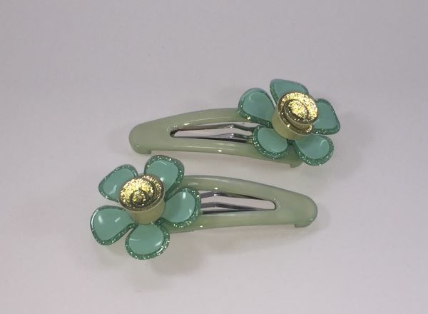 Snap clips with flower shape