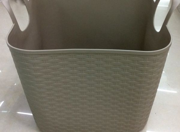 Basket with carry handle