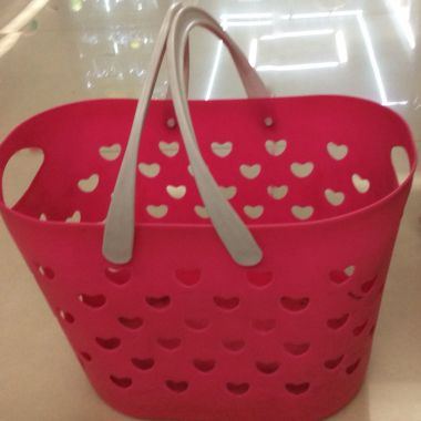 Shopping basket with handle