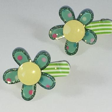 Crocodile clips with flower