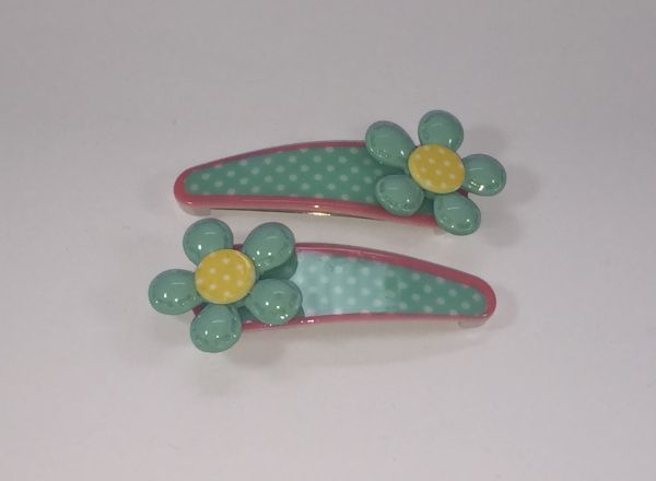 Patterned snap clip with patterned flower