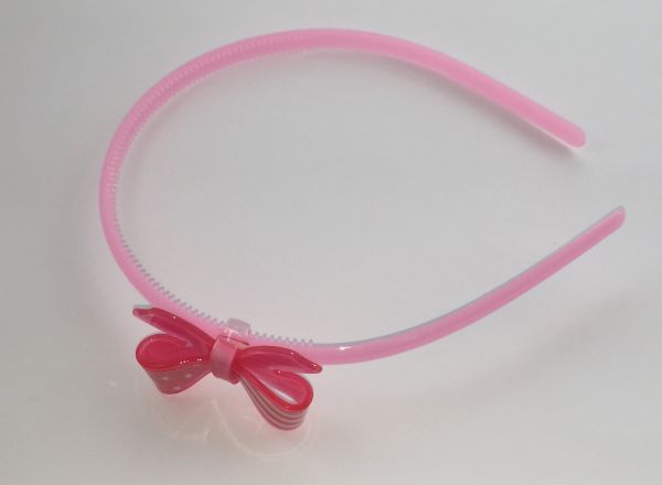 Headband with bow shape