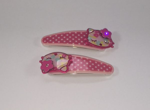 Patterned snap clips with kitty shape