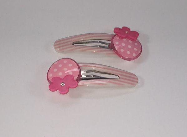 Patterned snap clip with strawberry shape