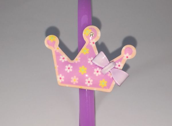 Head band with patterned crown shape