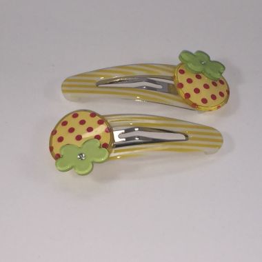 Patterned snap clip with strawberry shape