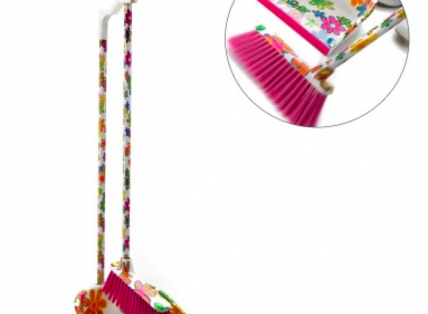 Long handle dustpan with sweeping brush